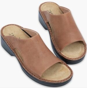 Naot Rome NEW Chunky Heeled Mule Sandal Latte Brown Leather Size 40 Women's 9